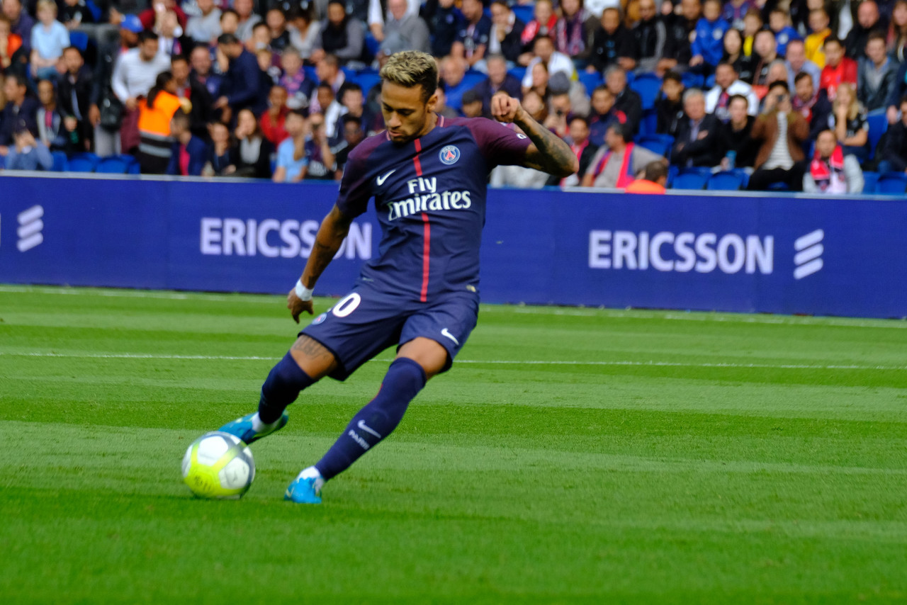 意甲半场：拉比奥世界波，托莫里送点，都灵2-1米兰（半场战报：拉比奥轰世界波，托莫里送点，都灵暂2-1领先米兰）