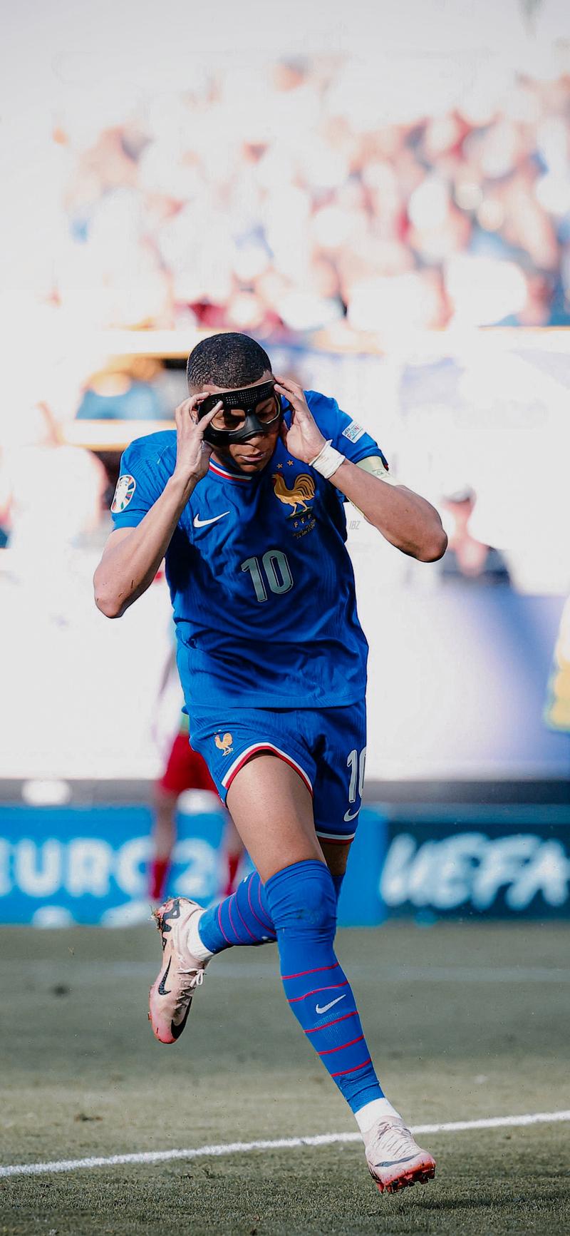 状态低迷！狄龙全场16中4，正负值-47（手感不佳！狄龙全场16投仅4中，正负值-47）