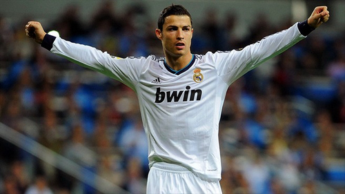 老友相见，孙兴慜赛后与正在恢复的热刺前队友们聊天（赛后重逢，孙兴慜与正在康复的热刺旧友畅聊）