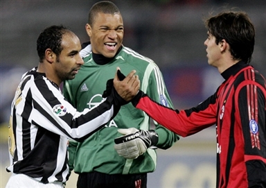 弗拉格高效22分，末节关键时刻精彩发挥带走比赛（弗拉格高效取22分，末节关键时刻发力锁定胜局）