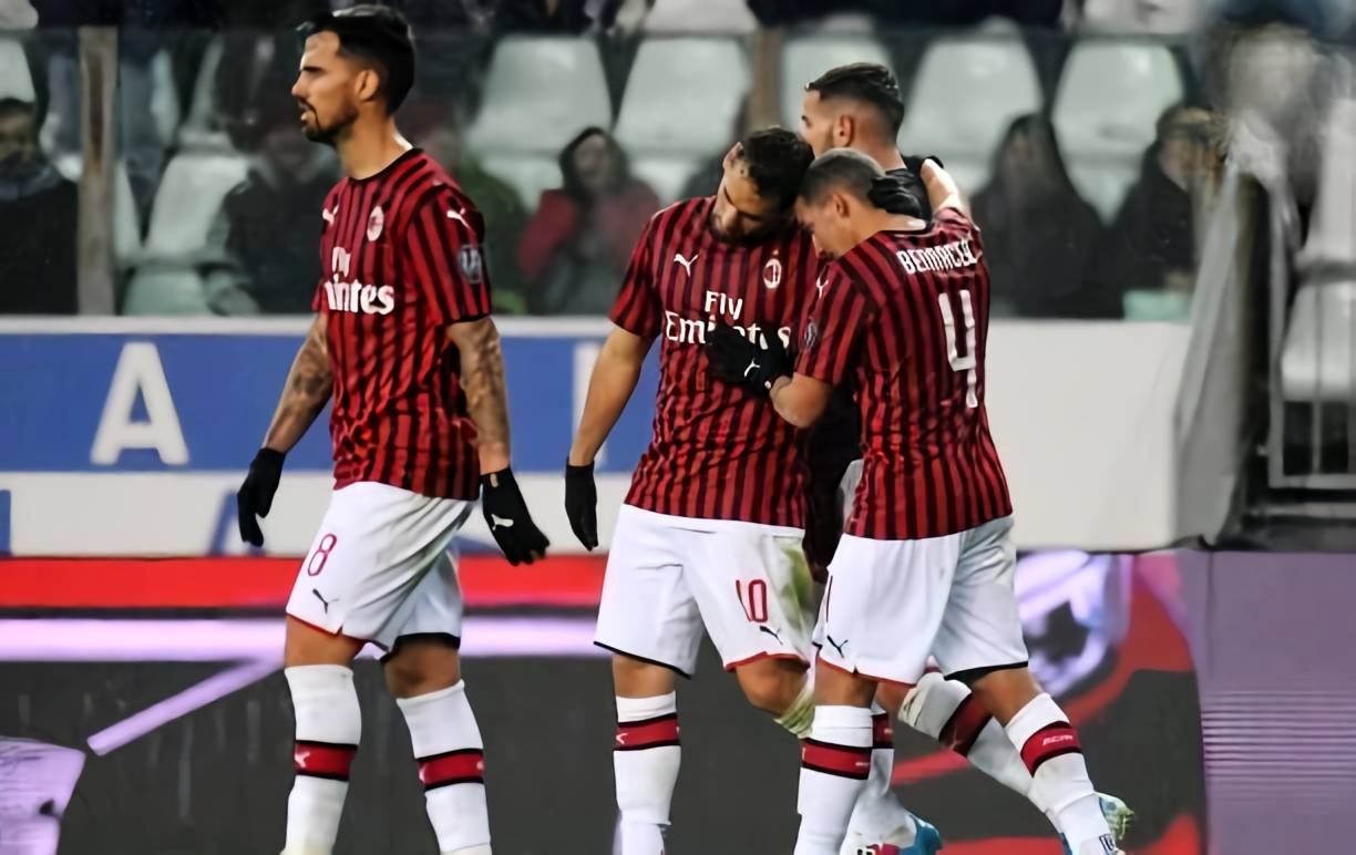 镜报：麦克托米奈上赛季意甲收官战亲签球衣成交价超2.4万欧（镜报：麦克托米奈意甲赛季收官战亲笔签名球衣拍卖价突破2.4万欧元）