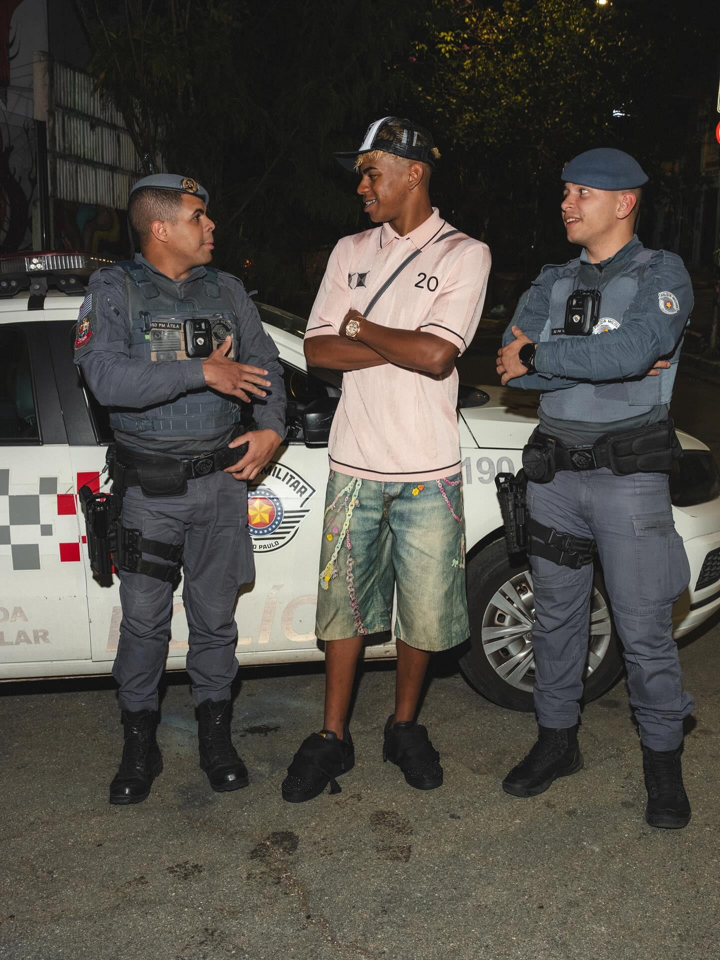 阿斯：巴萨和拜仁都有意桑托斯后卫索萨，后者被誉为新马塞洛（阿斯：巴萨、拜仁均看上桑托斯后卫索萨，他被誉为新马塞洛）