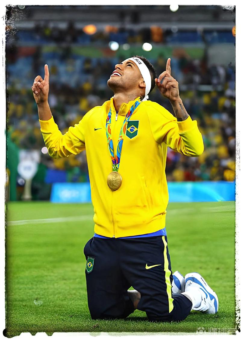 马德兴：有关方面对王洪亮带队0-3巴西不满，却对女足0-8沉默（马德兴：王洪亮率队0-3不敌巴西遭质疑，女足0-8却无人置评）