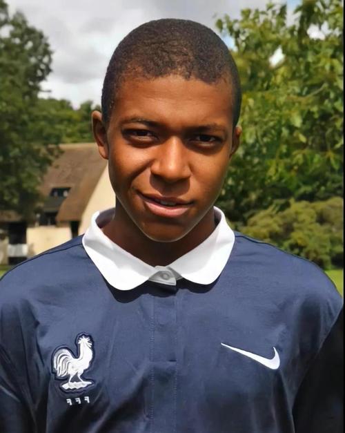 内姆布哈德过去两场砍43分23助仅1失误，史上首位新秀做到（内姆布哈德近两战合计43分23助仅1次失误，历史首位新秀达成）